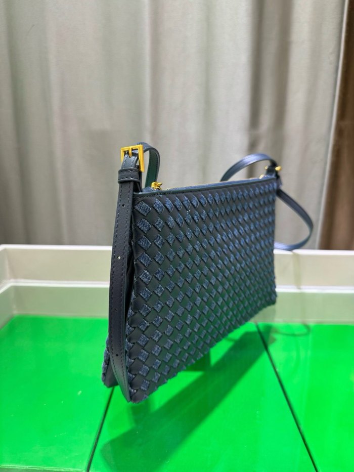 LargePiccolo Style Woven Leather Bag