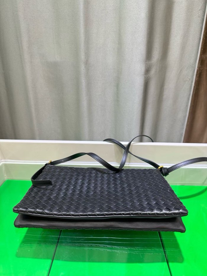 LargePiccolo Style Woven Leather Bag
