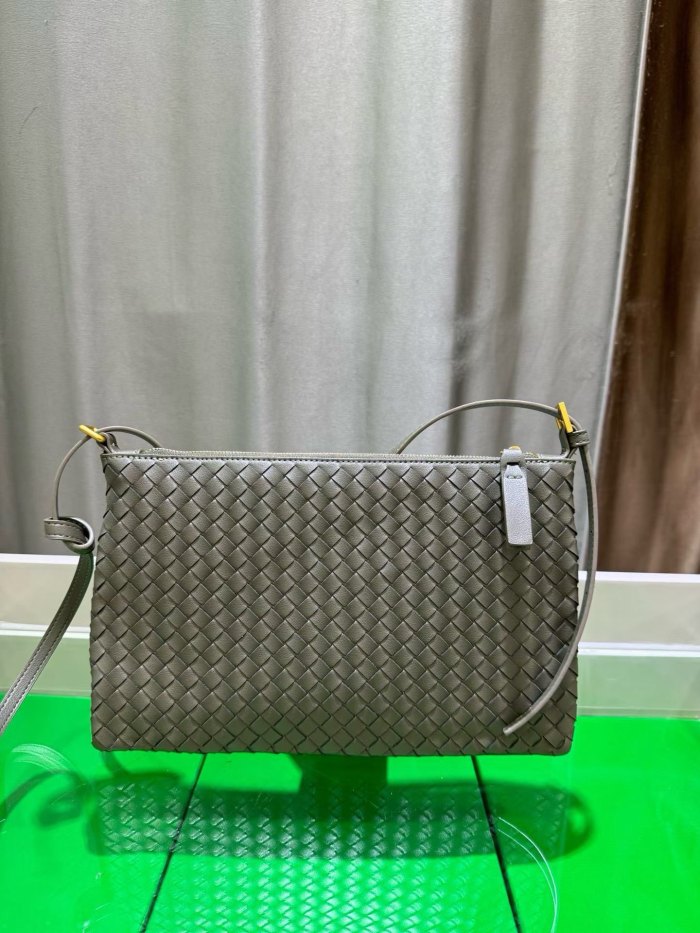 LargePiccolo Style Woven Leather Bag