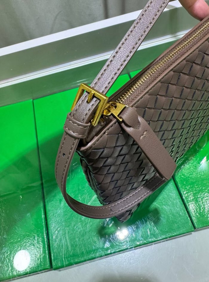 LargePiccolo Style Woven Leather Bag