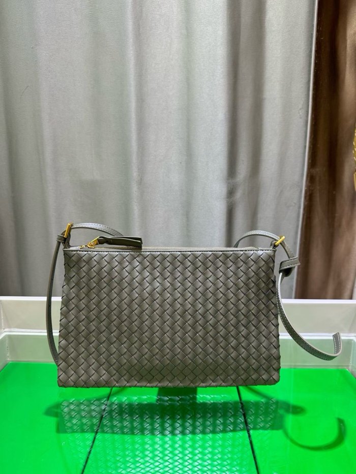 LargePiccolo Style Woven Leather Bag