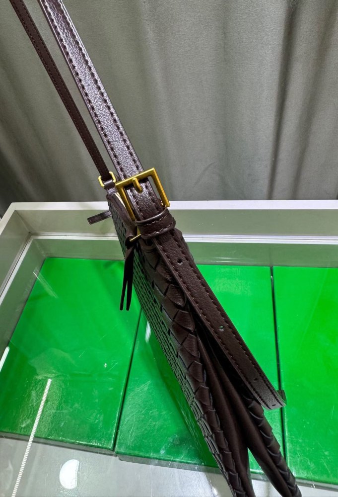 LargePiccolo Style Woven Leather Bag