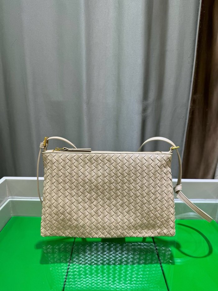 LargePiccolo Style Woven Leather Bag