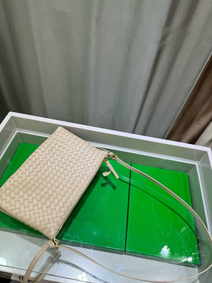 LargePiccolo Style Woven Leather Bag