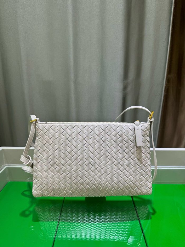LargePiccolo Style Woven Leather Bag
