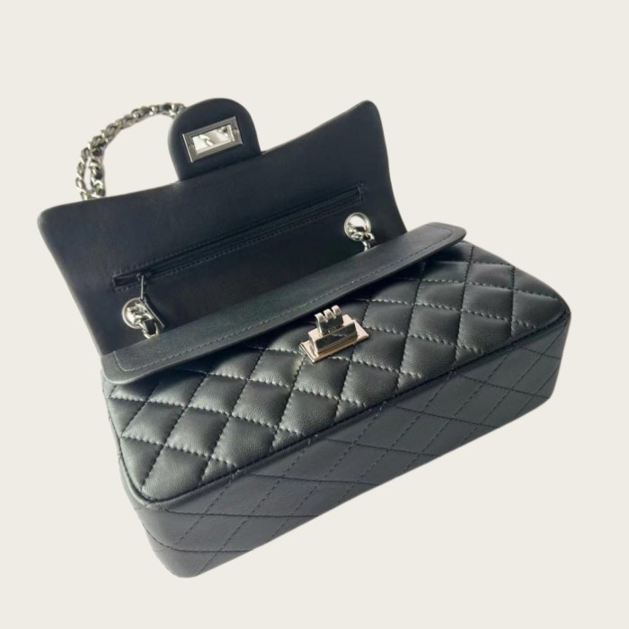 Classic Flap Style Small Quilted Full-Grain Lambskin Bag23cm