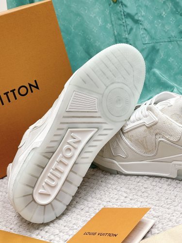 Louis Vuitton Trainer sports shoes 27