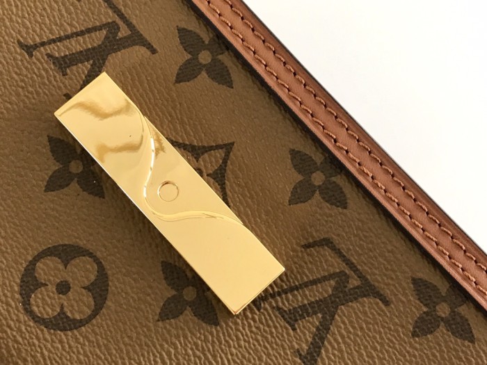 Handbag Louis Vuitton M68746 size 18.5x12x5 cm