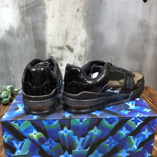 Louis Vuitton Trainer Sneakers 42