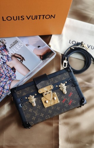 Handbag Louis Vuitton M44199 size 20.5*6*14 cm