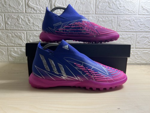 AD football shoes 32
