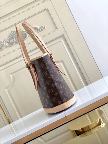 Handbag Louis Vuitton M42238 size 23 x 15 x 26 cm