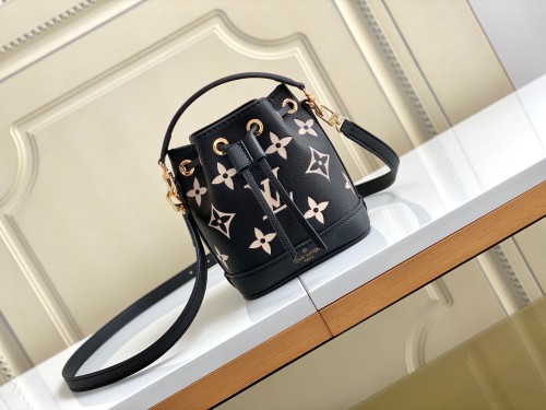 Handbag Louis Vuitton M46291 size 13 x 16 x 10 cm