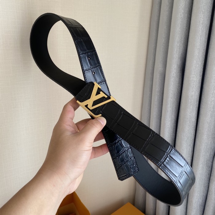 Louis Vuitton Belt 12 (width 4cm)
