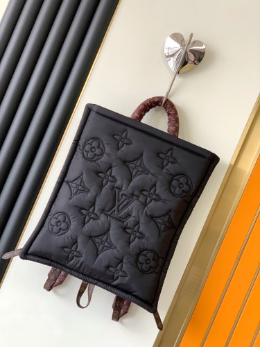 Handbag Louis Vuitton M58981 size 39.0 x 46.0 x 3.0cm