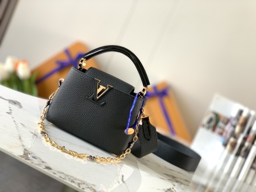 Handbag Louis Vuitton M80239 size 21 x 14 x 8 cm
