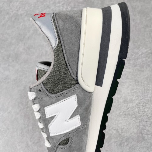 New Balance 990 Sneaker 2