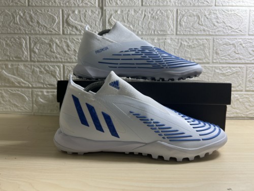 AD football shoes 22