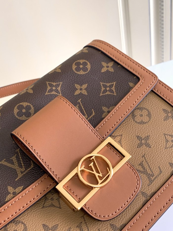 Handbag Louis Vuittonm M44391 size 25x17x10.5 cm
