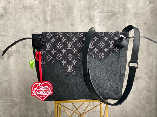 Handbag Louis Vuitton M45971 size 39 x 23 x 12.5 cm