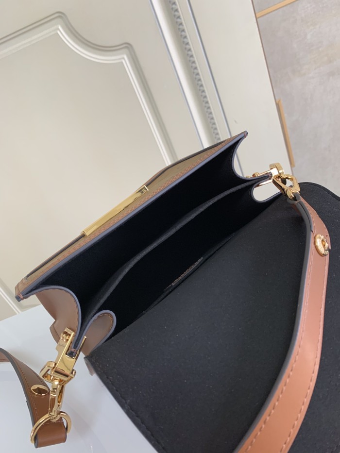 Handbag Louis Vuitton M44580 size 20×19×9 cm