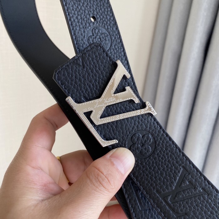 Louis Vuitton Belt 12 (width 4cm)