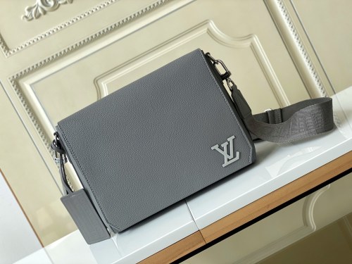 Handbag Louis Vuitton M57080 size 28 x 24 x 10 cm