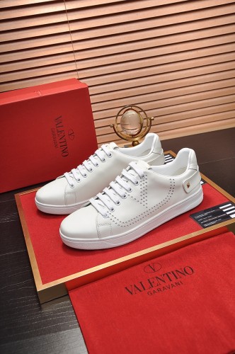 Valentino Garavani Backnet VLOGO low-top sneakers 1