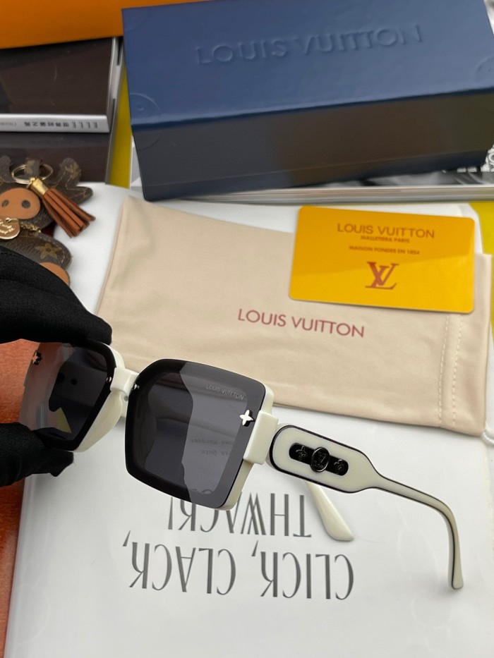 Sunglasses Louis Vuitton L6771