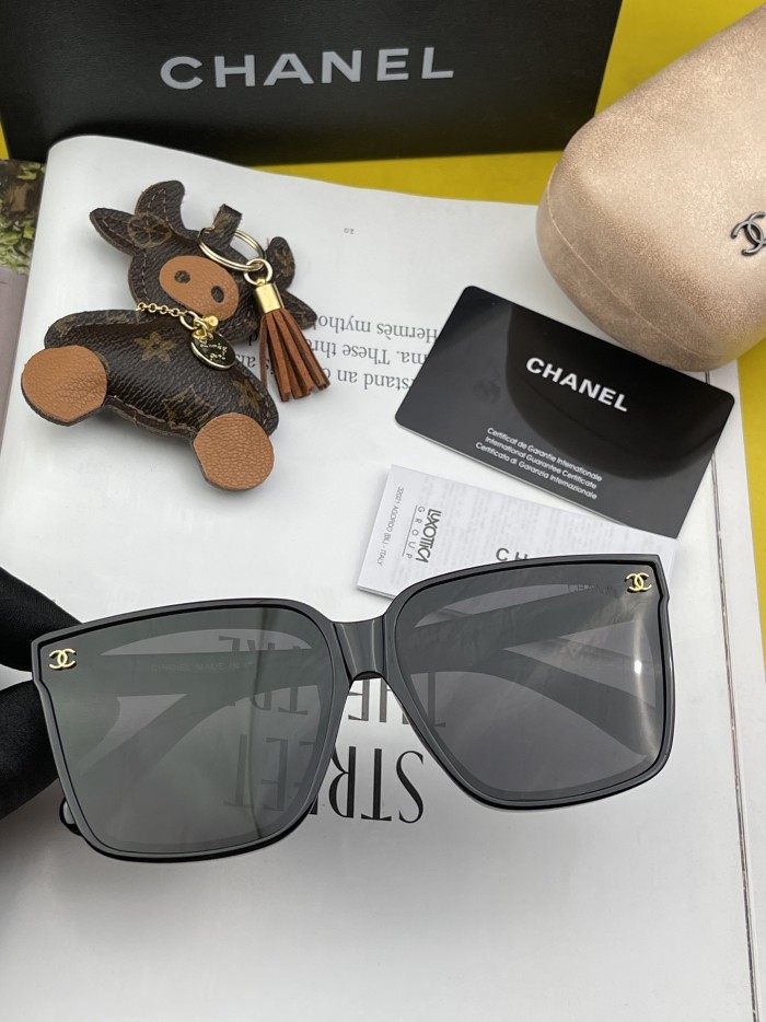 Sunglasses Chanel: CH2086