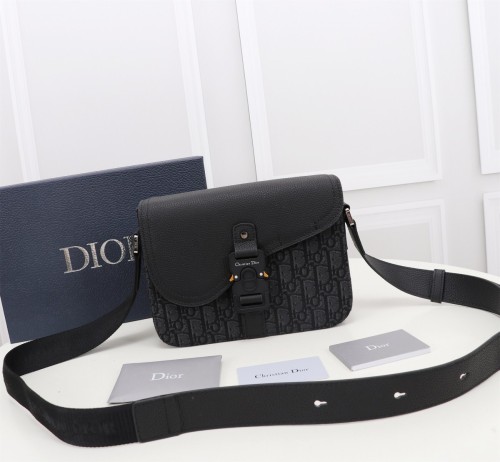 Dior bag oblique Model: 1ADPO049YKS Dimensions: 23 x 18 x 6 cm