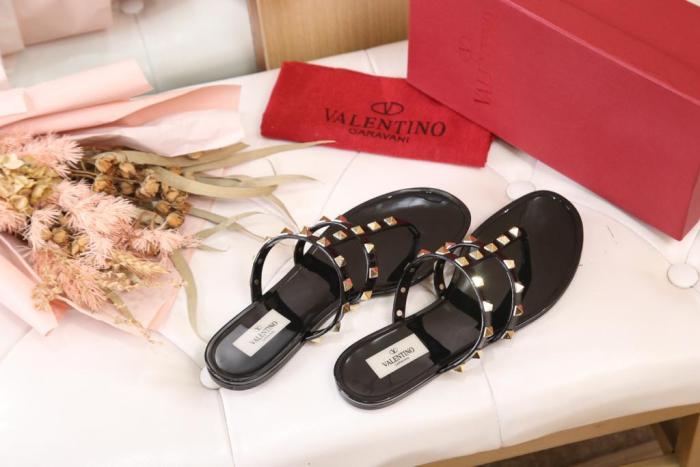 Valentino Garavani Rockstud rubber sandal BLACK