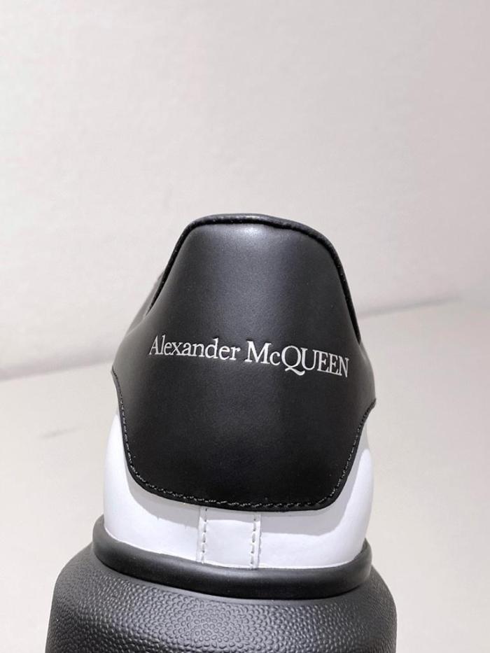 Alexander McQueen Oversized Black Sole (W)