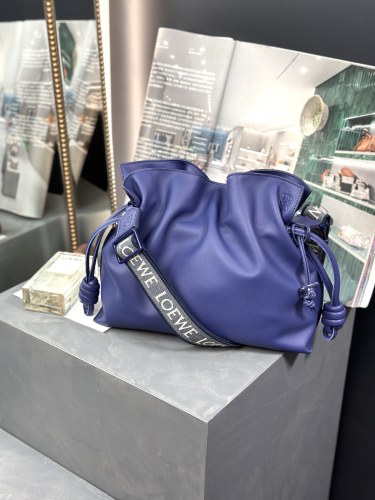 Handbags LOEWE 𝗟𝗼𝗲𝘄𝗼 𝗙𝗹𝗮𝗺𝗲𝗻𝗰𝗼 size:30-24.5-10.5 cm