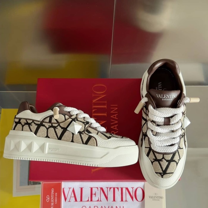 Valentino Garavani Low-Top One Stud XL sneakers