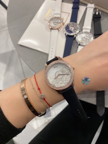 Watches Dior 323388 size:34 mm