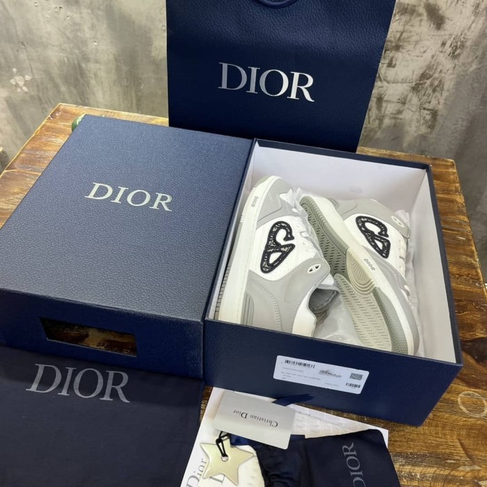 DIOR B57 MID-TOP SNEAKER Gray and White Smooth Calfskin with Beige and Black Dior Oblique Jacquard