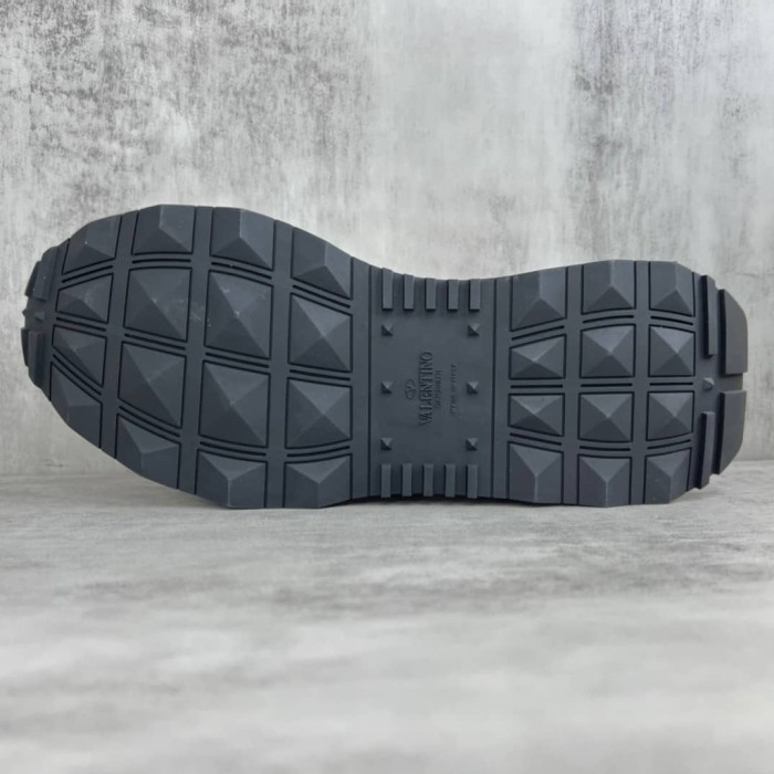 Valentino Garavani Vlogo Pace low-top sneaker in split leather, fabric and calfskin