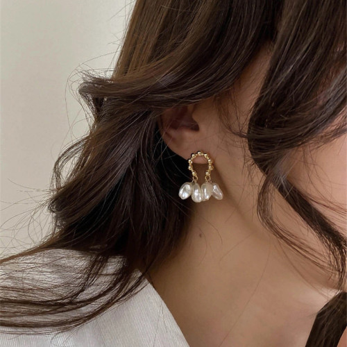 Natural pearl earrings women's new temperament light luxury high-end ins cold wind niche design fashion U-shaped tassel