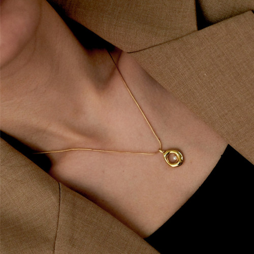 Pearl Necklace Women Snake Bone Chain Irregular Circle Pendant Minimalist Style Cool Wind Niche Jewelry