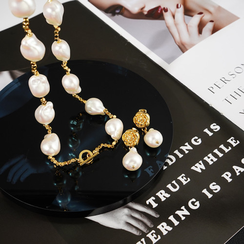 Pearl Earrings Women Niche French Earrings 18K Gold Plated Light Luxury Versatile Fashion Earrings