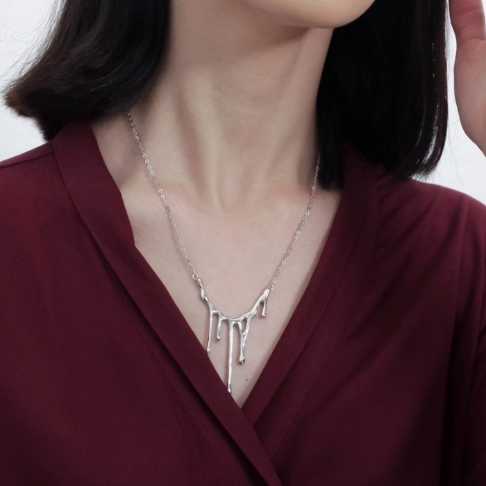 Wax Drop Necklace Women'S Versatile Autumn Winter Sweater Chain Retro Design Niche Elegant French Lava Jewelry