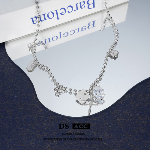 Cross Necklace Popular Women Style Light Luxury Accessories Niche Design Hot Girls Wear Metal Collarbone Chain