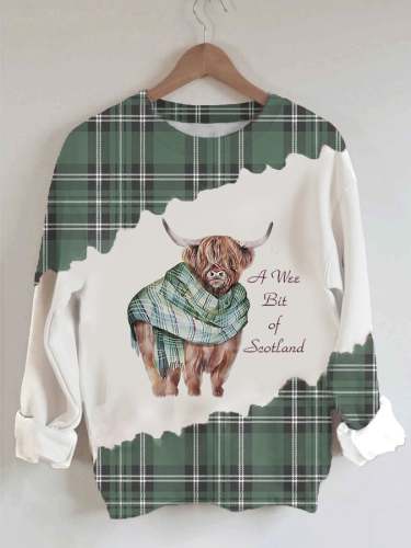 Women's A Wee Bit Of Scotland with Highland Cow Plaid Print Sweatshirt