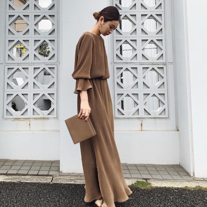 SuperAen Women 2021 Fashion New Round Neck Elastic Waist Flare Sleeve Coffee Color Pleated Long-sleeved Dress