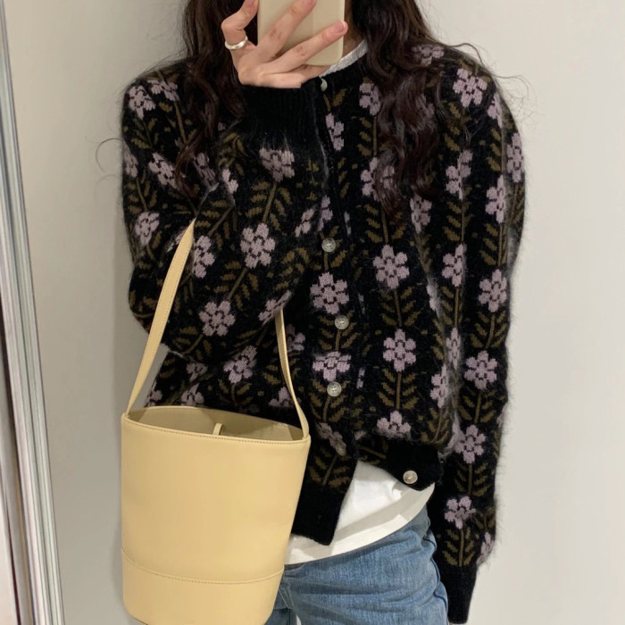 2021 South Korea early spring round neck long sleeve printing single breasted loose and thin retro sweater cardigan shirt women