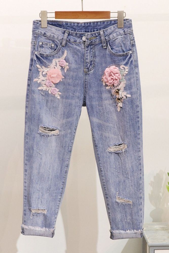 Embroidered Three-dimensional Flower Jeans Women's Spring And Summer 2021 New Fashion All-match Ripped Denim Nine-point Pants