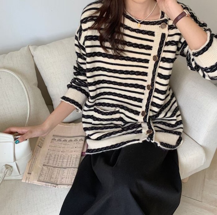 knitted cardigan women's outside with lazy wind loose 2021 autumn new design striped sweater coat