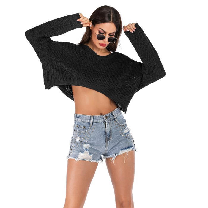 New autumn 2021 Europe and the United States crop midriff solid color V-neck knitting bat long sleeve bottom sweater women
