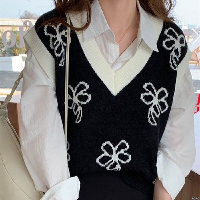 Sweater Vest Women Vintage Print Fashion Sleeveless Loose Chic Korean Style All-match Elegant Autumn Tops Woman Simple V-neck